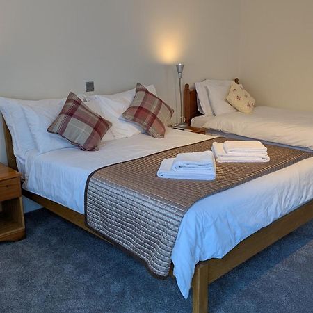 Ivybridge Guesthouse Фишгард Екстериор снимка