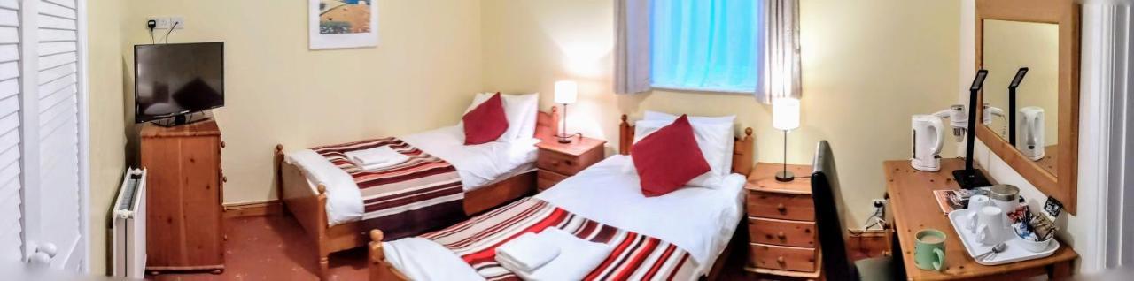 Ivybridge Guesthouse Фишгард Екстериор снимка
