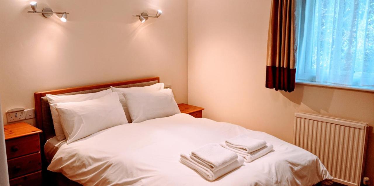 Ivybridge Guesthouse Фишгард Екстериор снимка