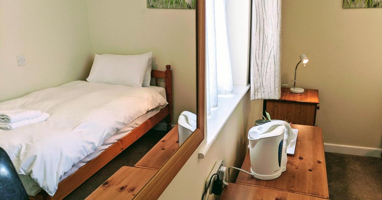 Ivybridge Guesthouse Фишгард Екстериор снимка