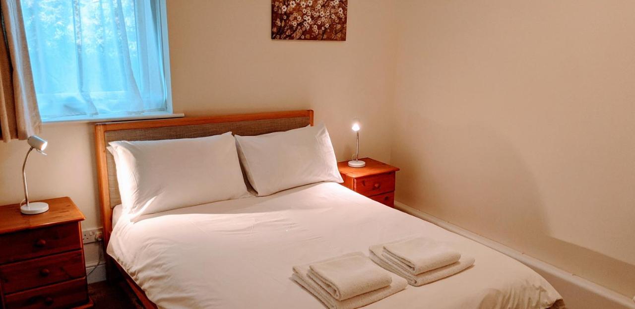 Ivybridge Guesthouse Фишгард Екстериор снимка