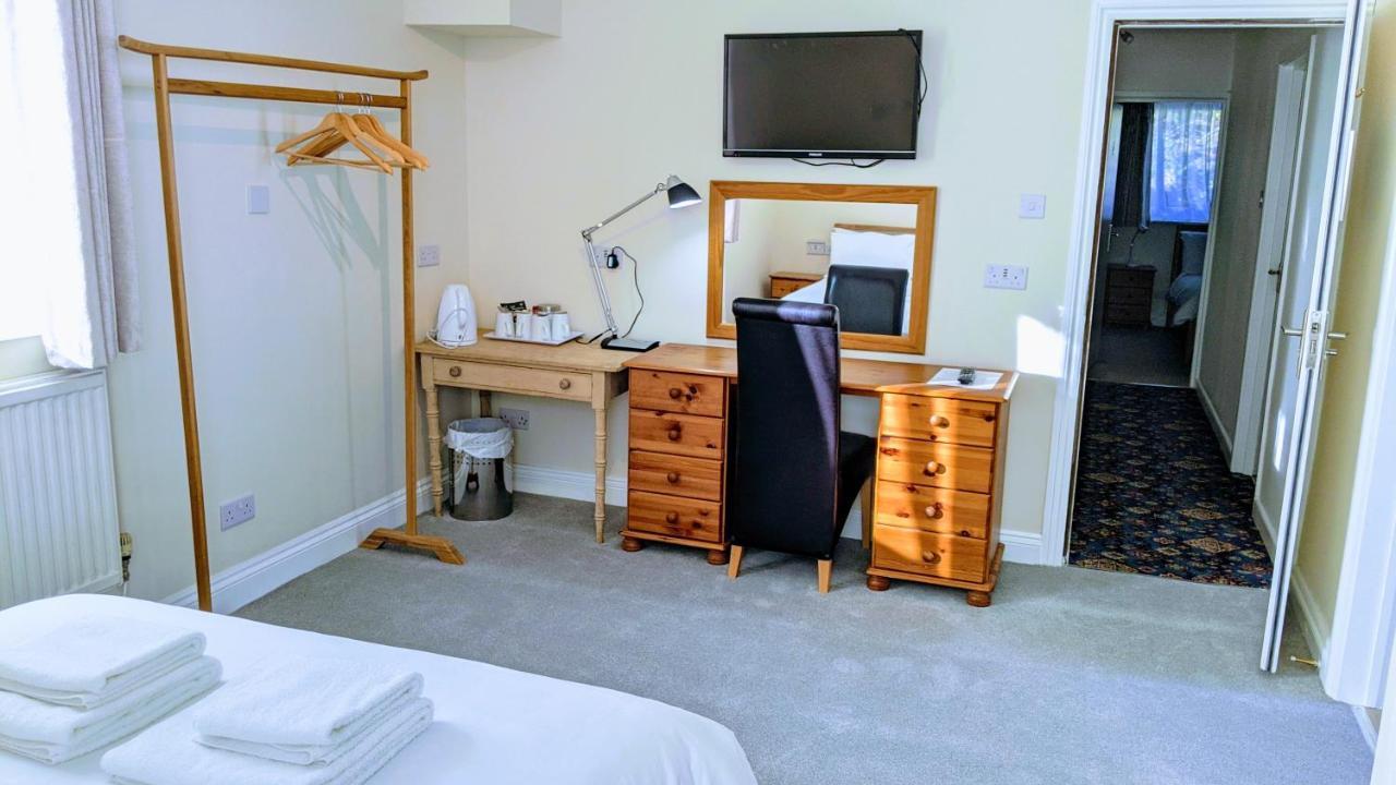 Ivybridge Guesthouse Фишгард Екстериор снимка