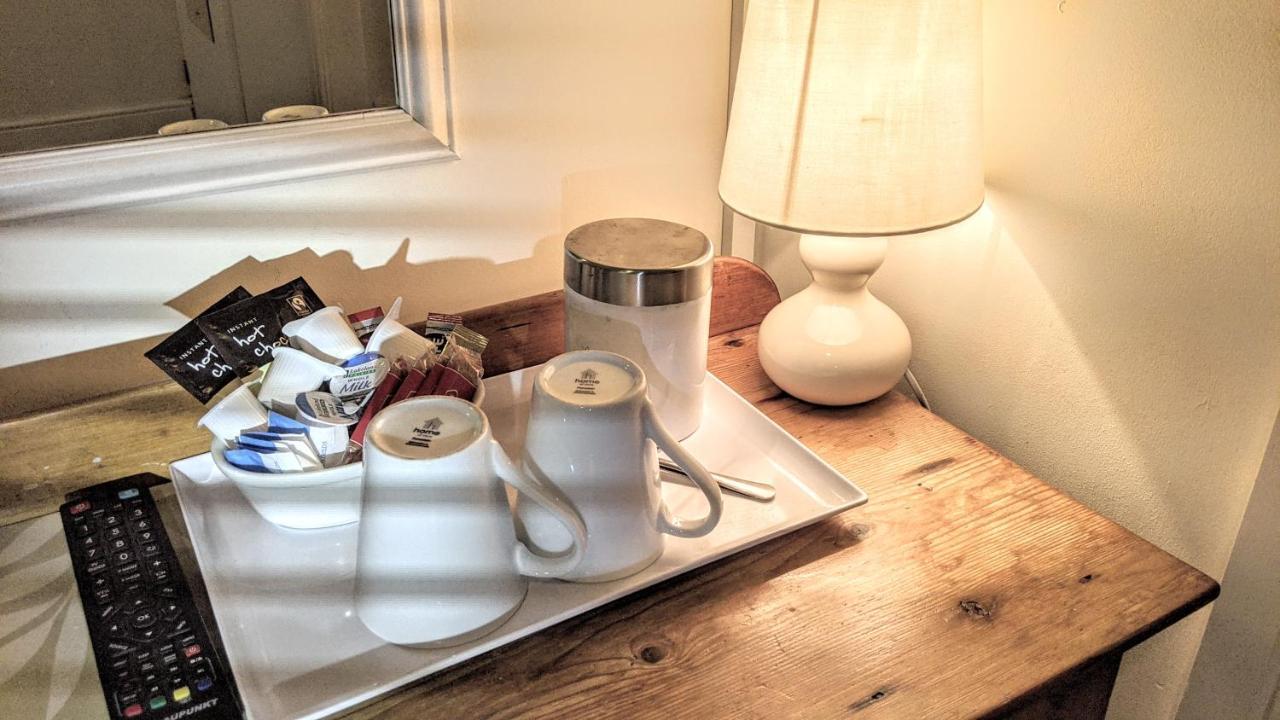 Ivybridge Guesthouse Фишгард Екстериор снимка
