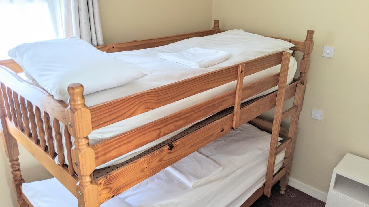 Ivybridge Guesthouse Фишгард Екстериор снимка