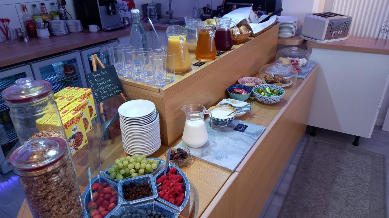 Ivybridge Guesthouse Фишгард Екстериор снимка
