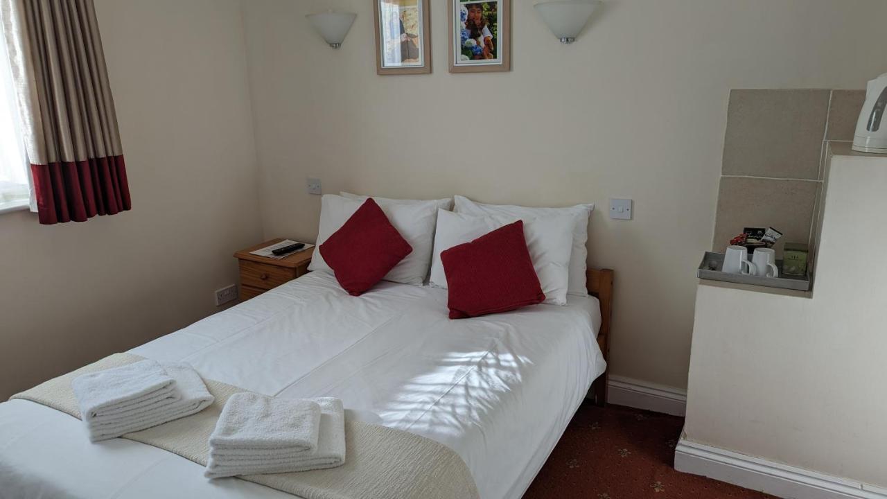 Ivybridge Guesthouse Фишгард Екстериор снимка
