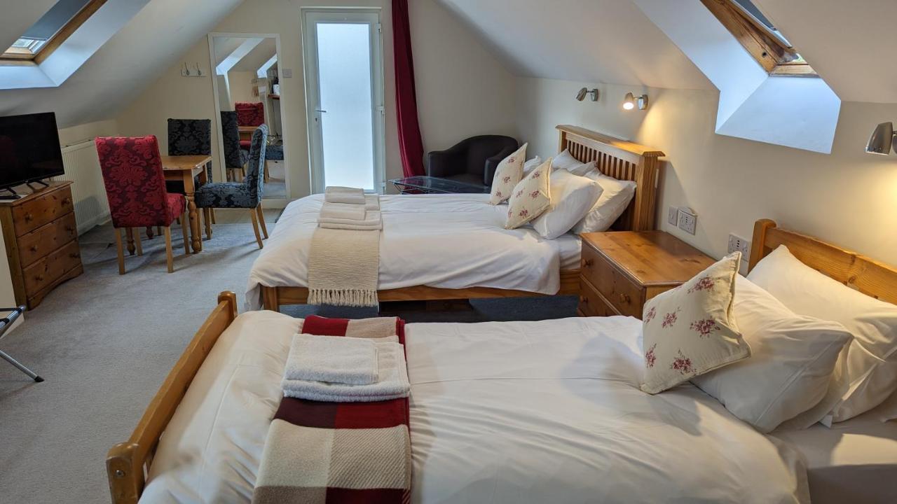Ivybridge Guesthouse Фишгард Екстериор снимка