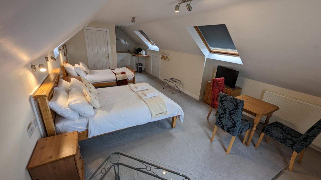 Ivybridge Guesthouse Фишгард Екстериор снимка