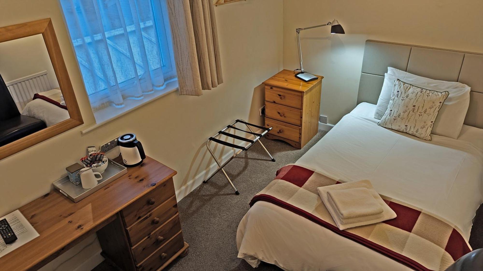 Ivybridge Guesthouse Фишгард Екстериор снимка