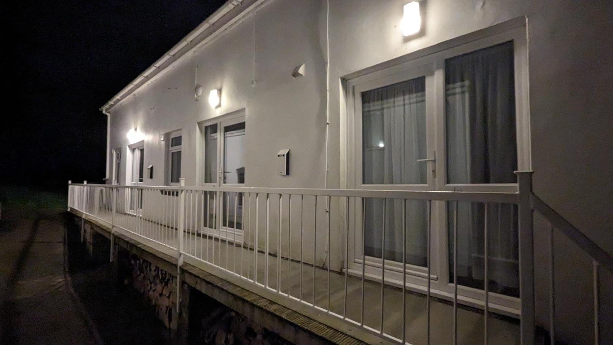 Ivybridge Guesthouse Фишгард Екстериор снимка