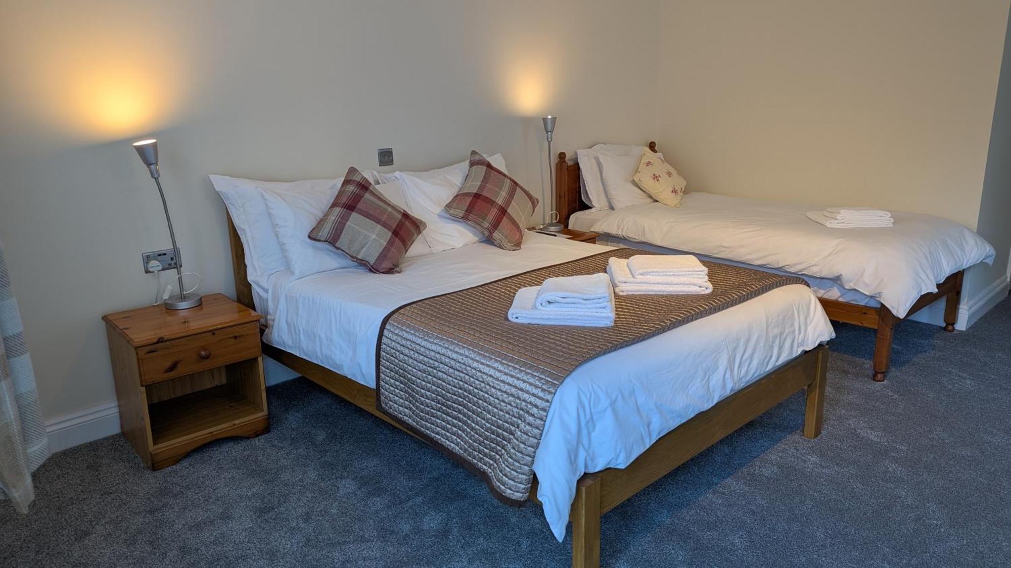 Ivybridge Guesthouse Фишгард Екстериор снимка