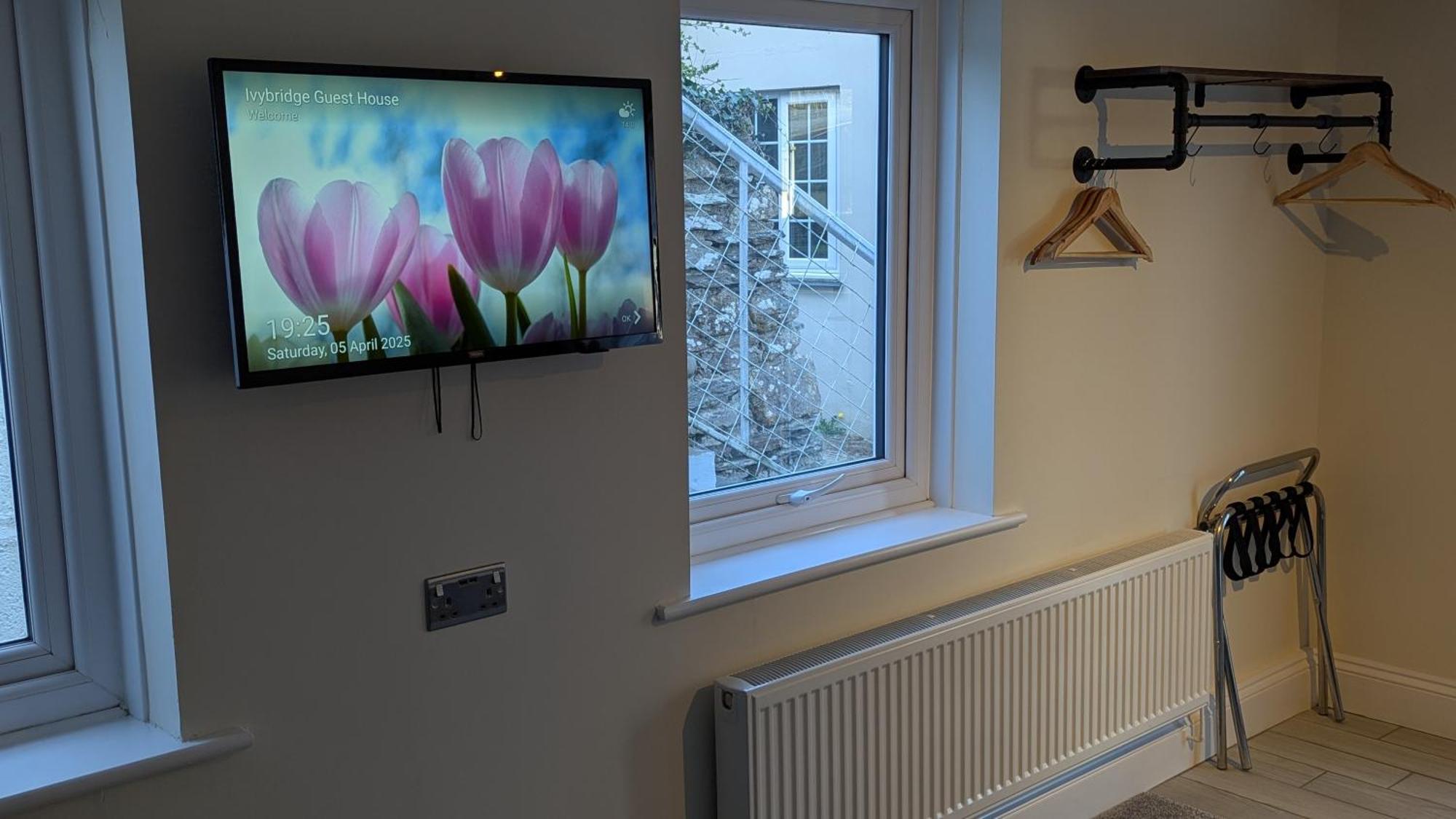 Ivybridge Guesthouse Фишгард Екстериор снимка
