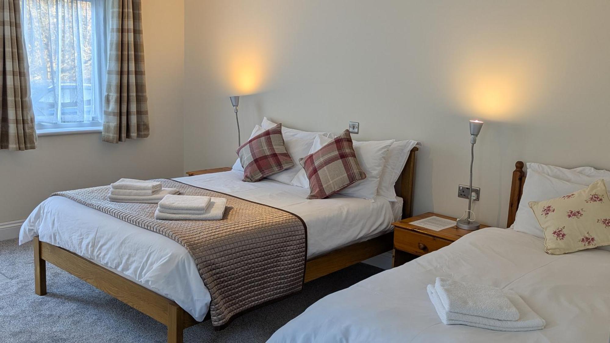 Ivybridge Guesthouse Фишгард Екстериор снимка