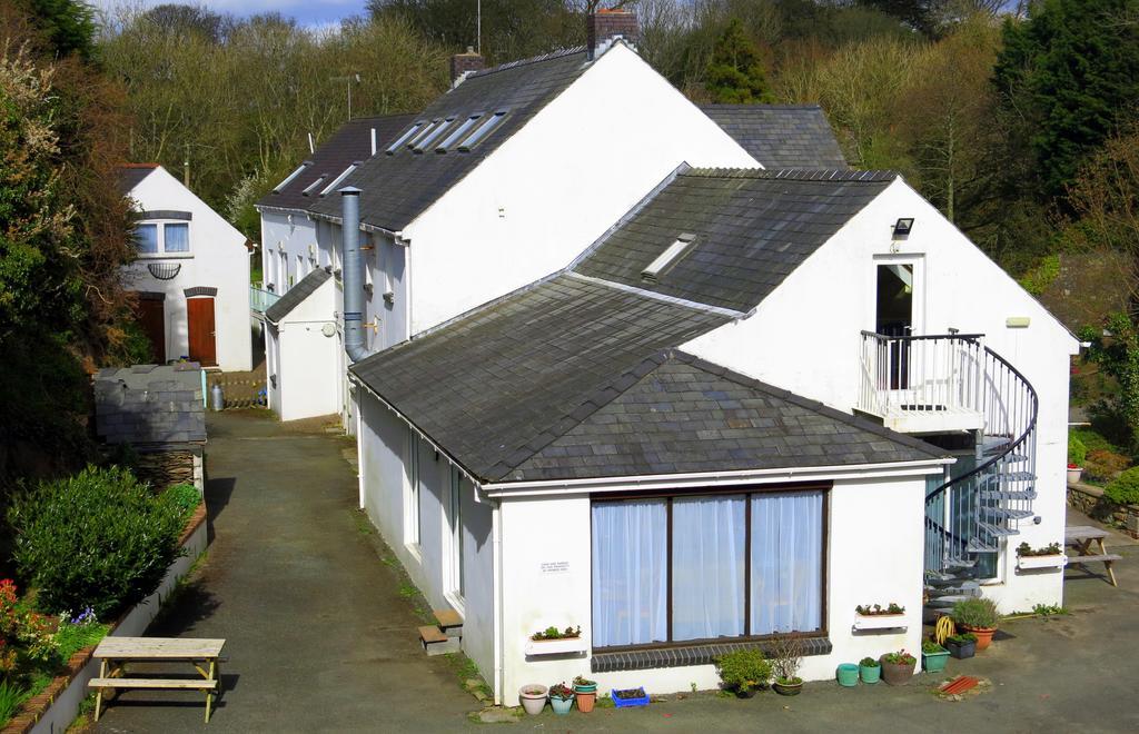 Ivybridge Guesthouse Фишгард Екстериор снимка